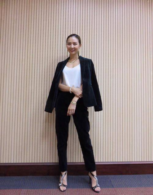 何润东妻子身材 a37b038dbfe8422c9e49d85889aa4676.jpeg