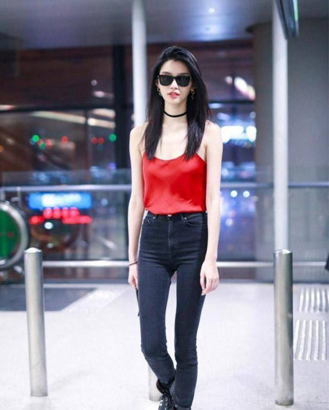 红吊带搭什么衣服 f427186535eb42098b00c97cde05964c.jpeg
