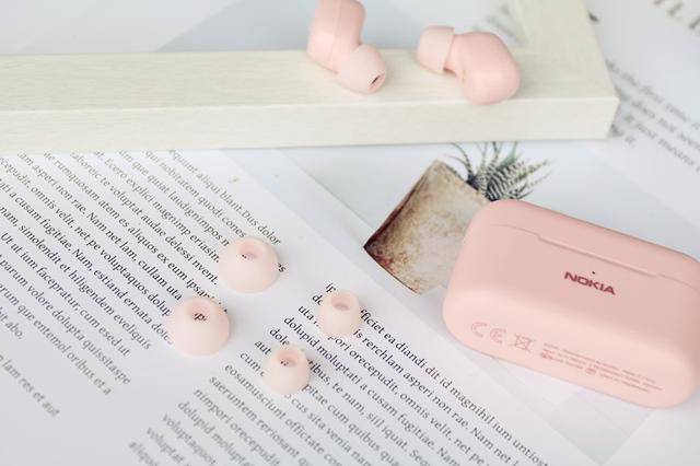 耳机|诺基亚终于不再用“情怀”出牌，这款真无线耳机真是太懂妹子的心