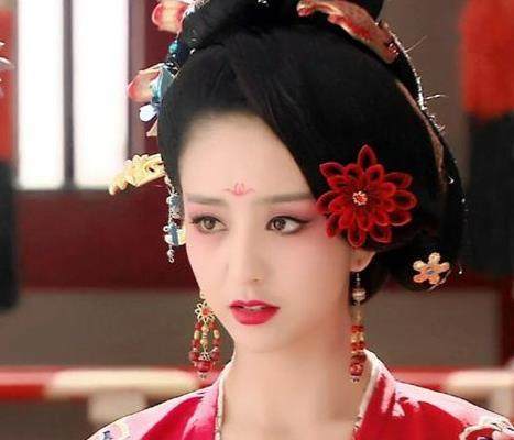 原创佟丽娅董璇如同双胞胎,古装气质却完全不同,一个美艳,一个清纯