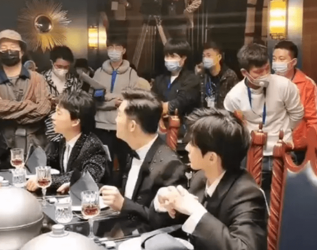跑男成员的助理长啥样?baby郑恺还行,看到蔡徐坤的:请
