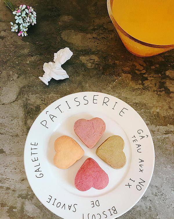 菠萝怎么做好吃又简单又好看 bec4131aa2bc49da85a0748b72c90753.jpeg