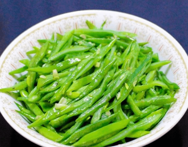 炒豆角怎么保持脆爽不发黑 fe91ce1c80b64d96a5214b5ee78e266d.png