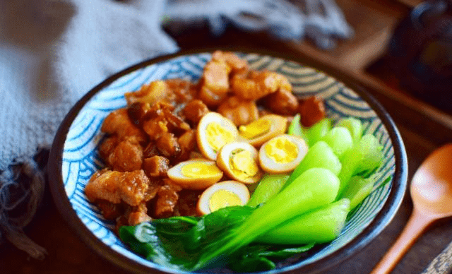 
自制台式卤肉饭 家常做法超简朴 1分钟学会 吃起来相当过瘾！“火狐电竞”(图1)