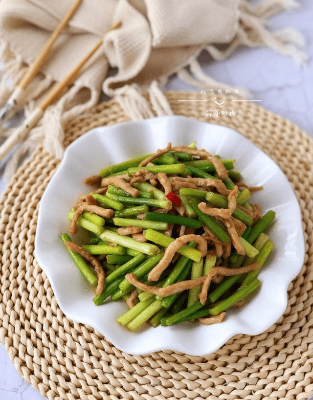蒜苔炒肉家常做法又嫩又好吃 85fb61cb591d44e59fac75ab083178b2.png