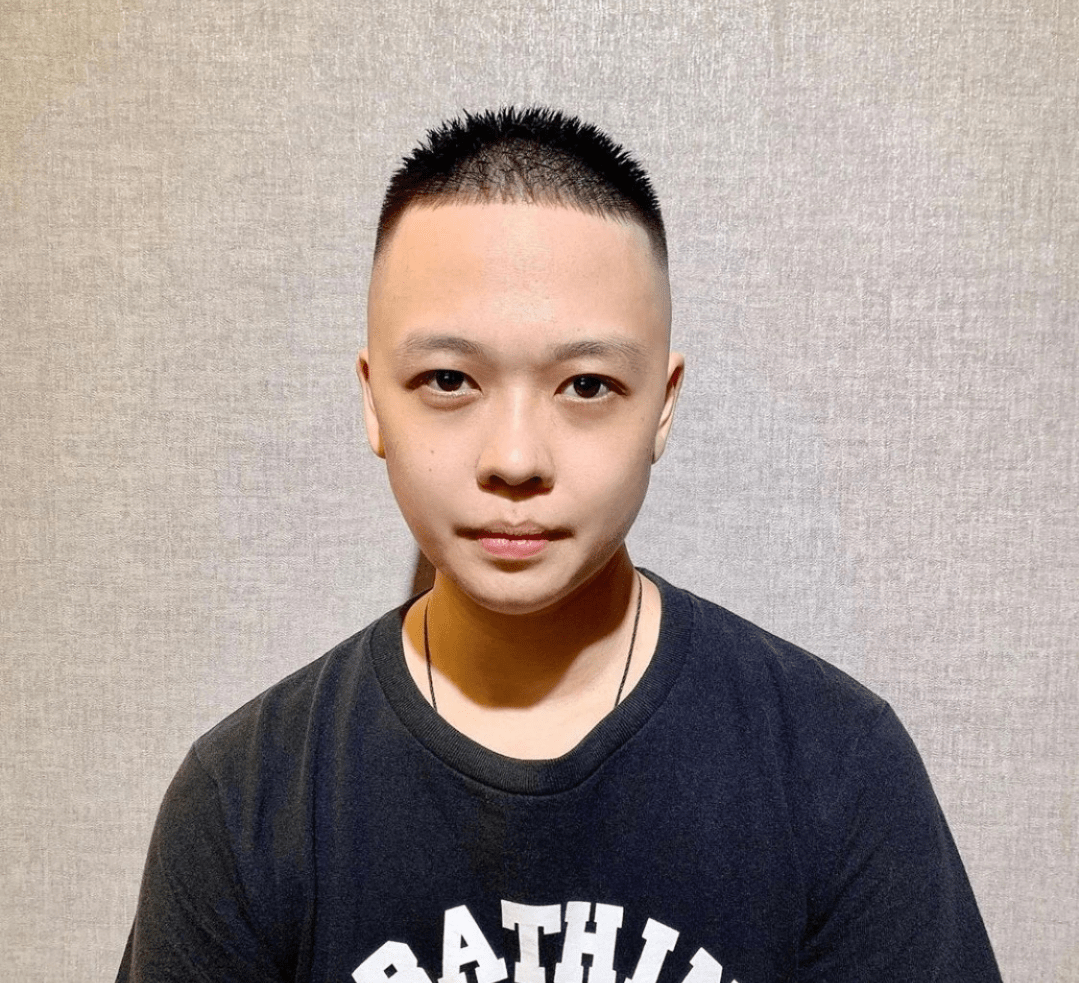 原创周杰伦晒新发型了，露出额头就是不一样，没想到颜值这么高