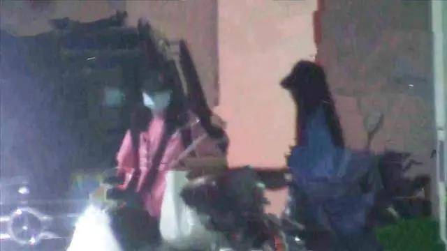 被曝同居试婚后，杨幂频晒片场照超敬业，魏大