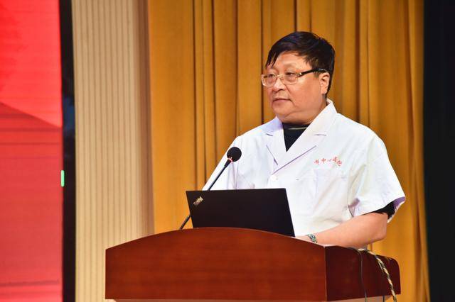 太原市中心医院举办“庆祝第三个中国医师节”医师大会