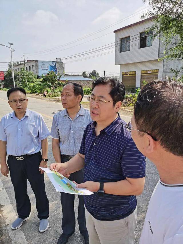 南阳市司法局党委书记,局长柴钧深入东谢营村调研扶贫