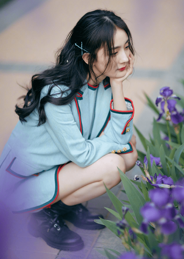 形象|杨幂为扮嫩拼了!模仿00后穿JK裙,秀出长腿也太撩人