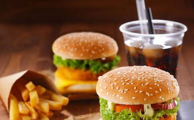 减肥|此4类食物不要吃，嗖嗖长肉变成大水桶腰女生体重不想破百