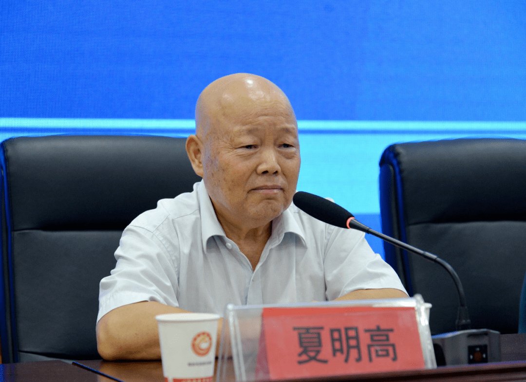 湘潭|湘潭凤凰中学举行新教师入职培训开班典礼暨拜师仪式