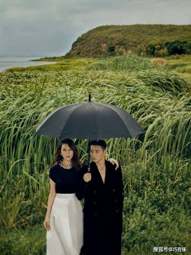 蔡少芬|蔡少芬张晋湿地大片曝光，情侣配色穿搭恩爱加倍，网友：被秀一脸