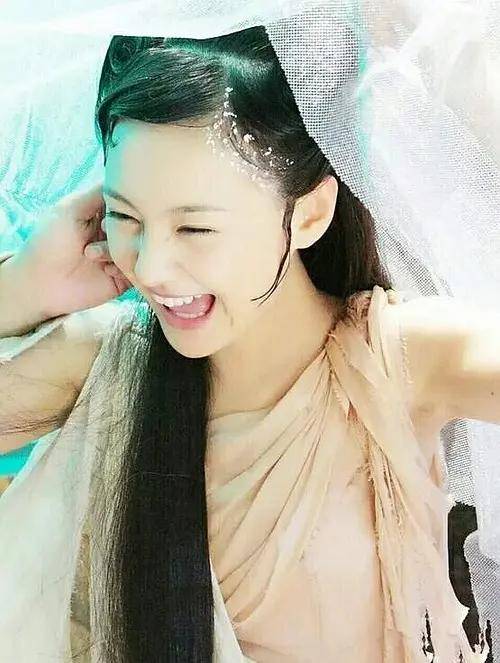 满地|原创郑爽坚持做公益，晒满地证书感谢粉丝，直言“最好的是你们”