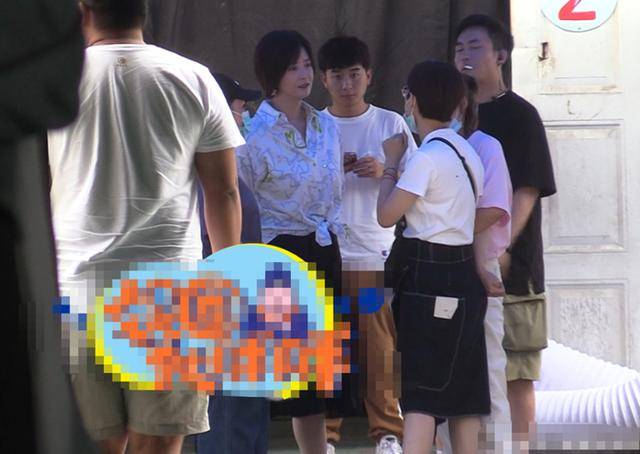 减肥|蒋欣又发福！膀大腰肥双下巴太抢镜，从小到大一直在减肥的路上