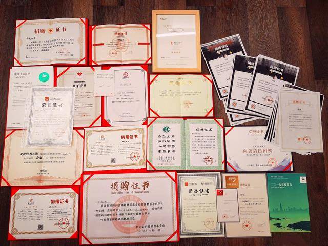 满地|原创郑爽坚持做公益，晒满地证书感谢粉丝，直言“最好的是你们”