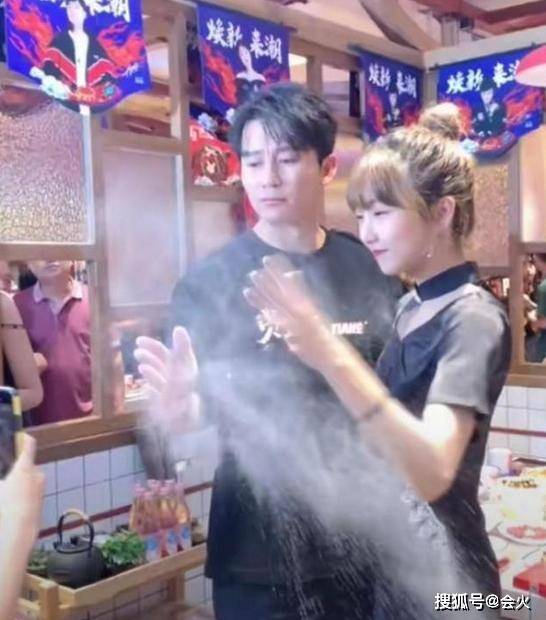 视频|原创李晨单身生活太丰富!为美女贴身亲密按摩,曾与多名美女深夜热舞