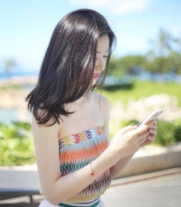 排场|章泽天风波后大蜕变！参加上流聚会显排场，站边缘仍美成C位