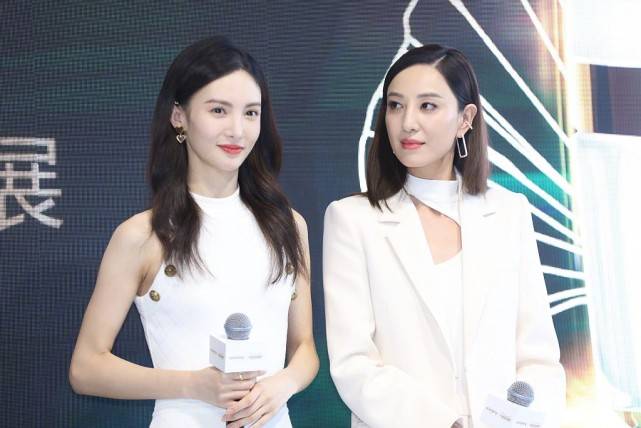 郑希怡|金晨郑希怡齐现身！39岁郑希怡穿白西装霸气有型，不输小9岁金晨