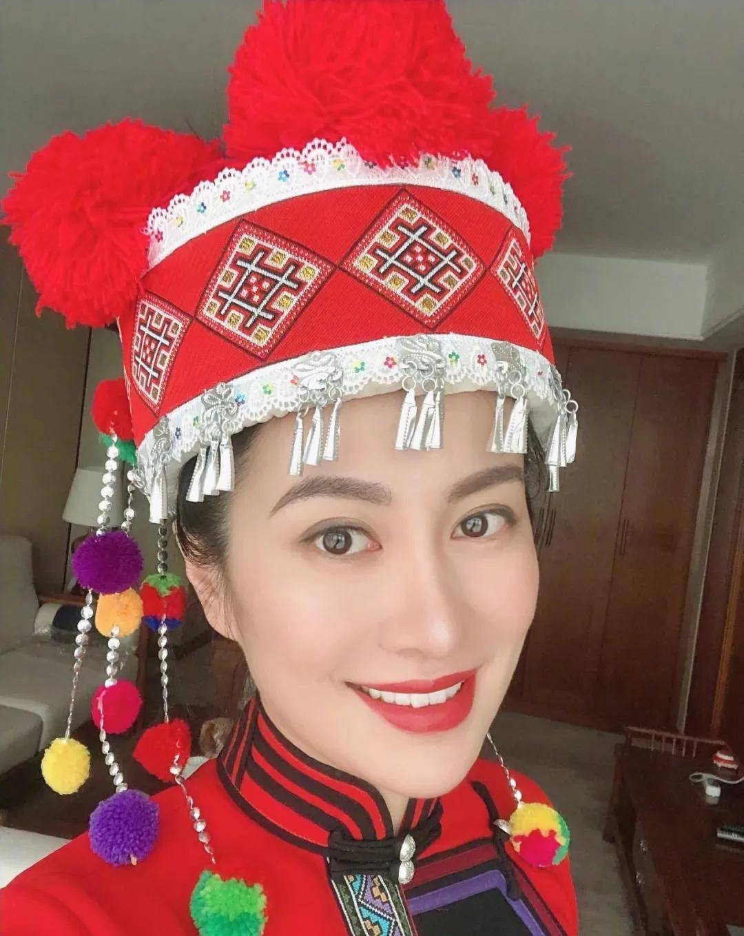 fa|直播抠脚、吃剩菜、坐公交车相亲被拒，被下降头女星第一人