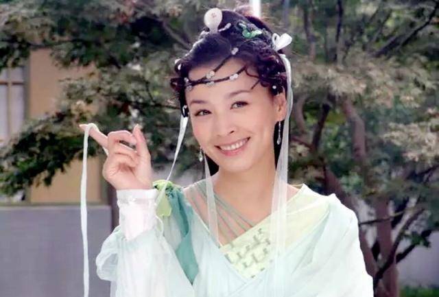 因女儿长得丑被吐糟，张庭甩出童年照护女，夸女儿比自己好看