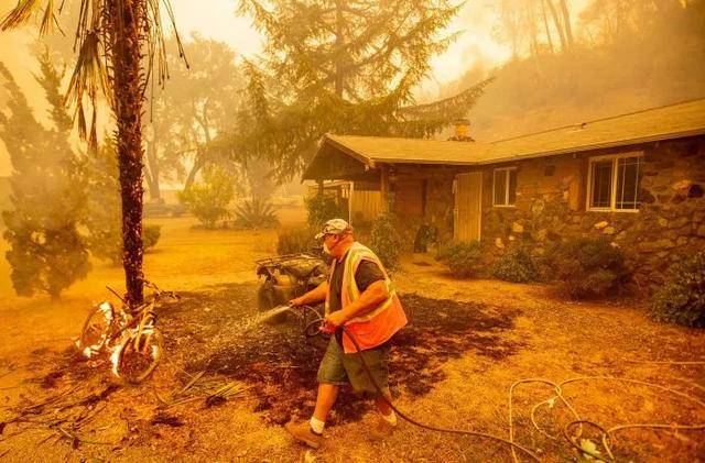 加州因大火进入紧急状态 诸多酒厂葡萄园受威胁