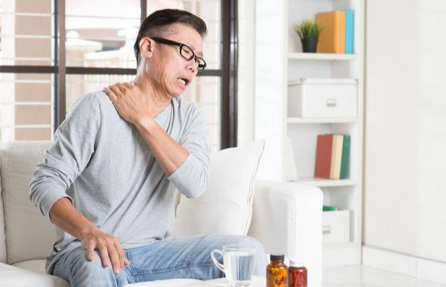 原创42岁男子，以为风湿病，结果查出肝癌晚期！提醒：这里疼别大意