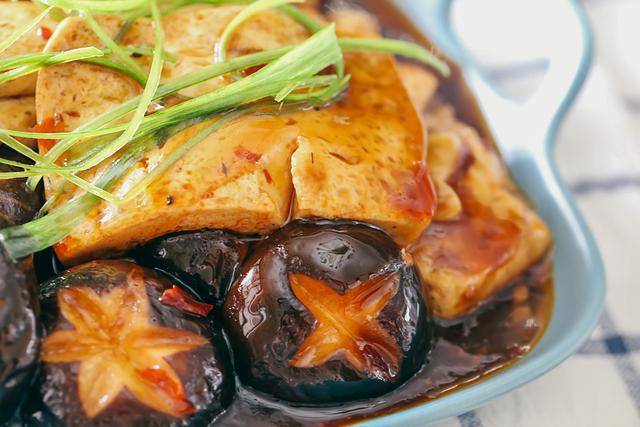 香菇炖豆腐的营养价值 214d553a9195450fa296990c3fa371a4.jpeg