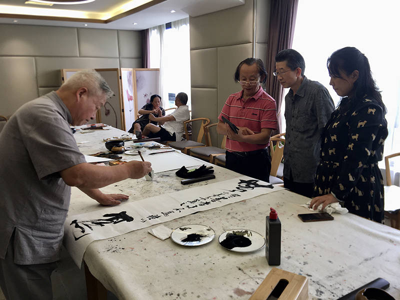 先生|中欧国际画院挂牌仪式在四川一龄健康举行