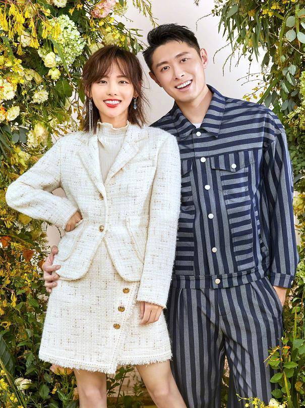 白衣|张嘉倪拍大片太酸了!和富二代老公穿白衣秀恩爱,高颜值夫妇赢了