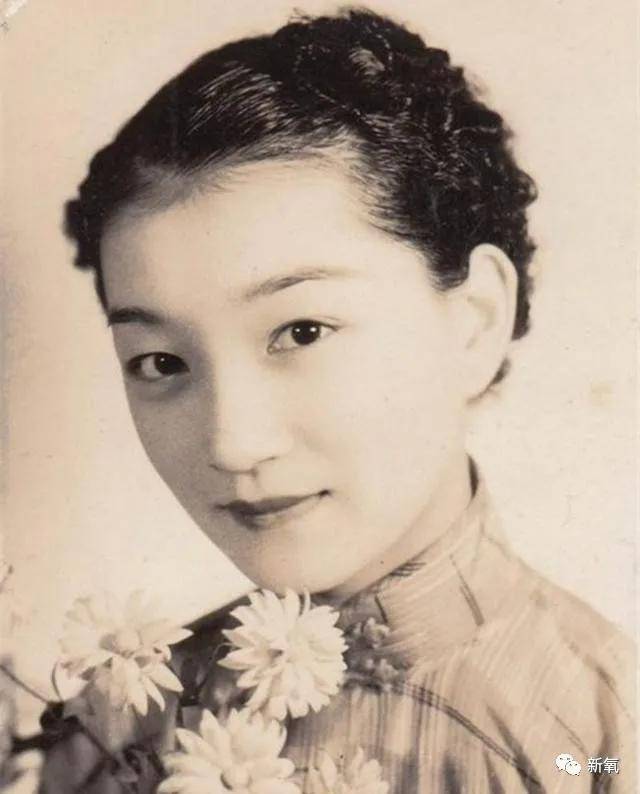 原创100年前就穿香奈儿、Prada走秀了？为资源撕X，抢丈夫抢高定...