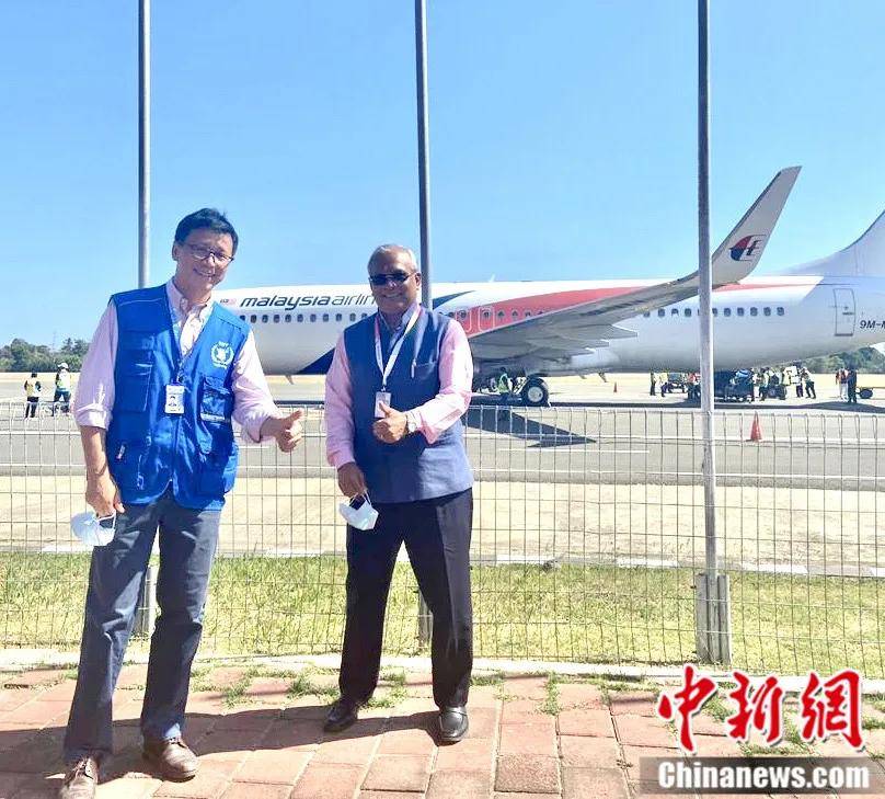 人们需要支持的时候我们往前冲，这是人道主义精神