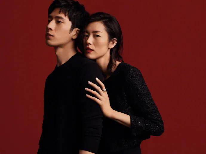 红色|七夕送礼指南| 情人节不知如何送礼？快收下这份秘籍给爱情升温吧～