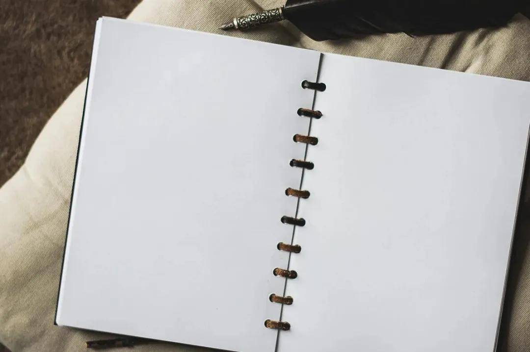 书是什么材质 b98533c02a064d8d81c0e0643b03d9de.jpeg