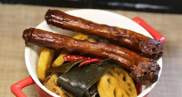 怎么挑选干的茶树菇 273ba06dc8654ff5b61a457ce333920f.jpeg
