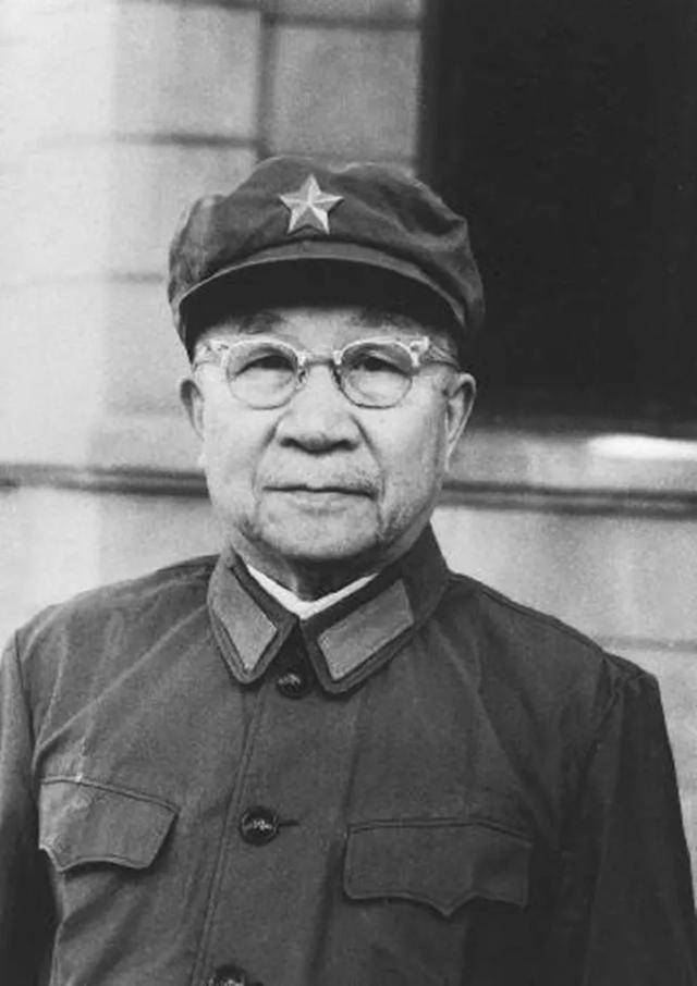 张云逸原名张运镒,又名张胜之,1892年生人.