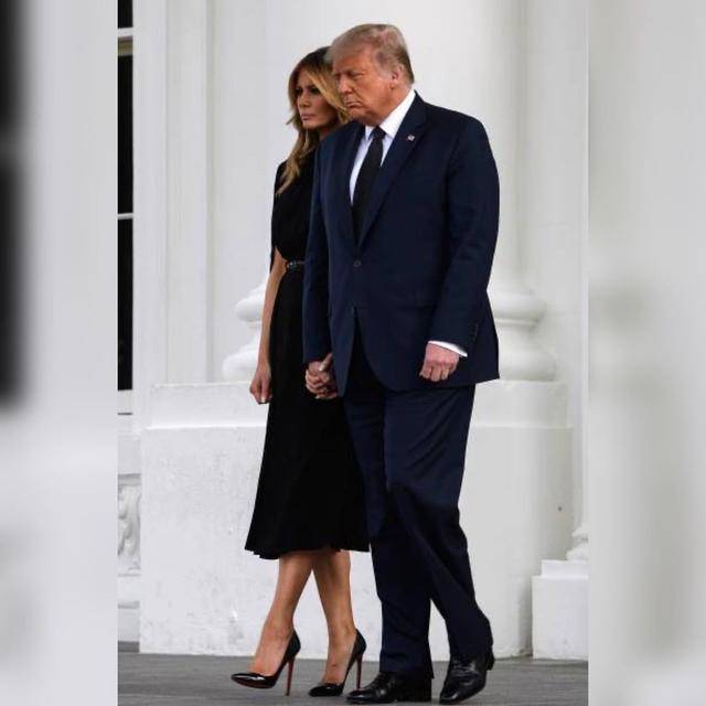 梅拉尼娅|弟弟葬礼特朗普一家送别!梅拉尼娅踩红底鞋,幼子站前排长子靠后