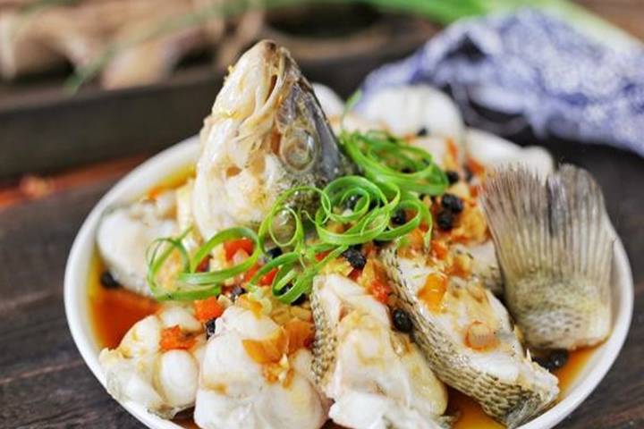 蒸鲈鱼怎么蒸又滑又嫩 cc63371854f442138a630020de42ed79.jpeg