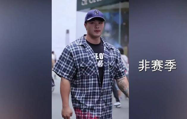 鹿家门的健体选手李鸿潇第二位小哥哥相信很多人都脸熟正应了那句话