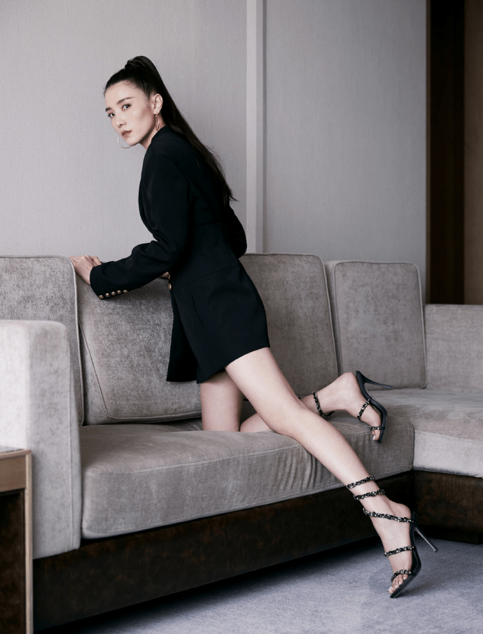 黑长直|全智贤黑长直美得嚣张，王祖贤更是一红30年，直男斩全凭这个发型