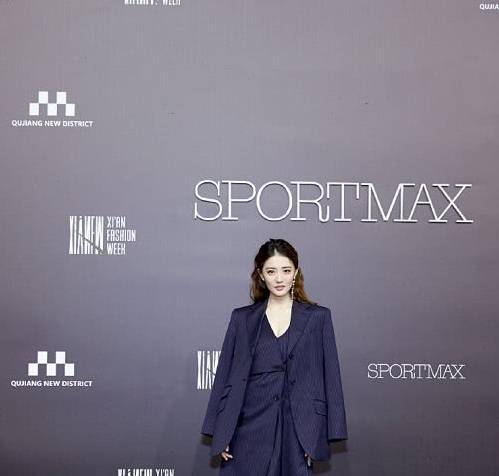 曹曦文|80后“小刘涛”在扮嫩,而90后徐璐却装老成,难怪不温不火?