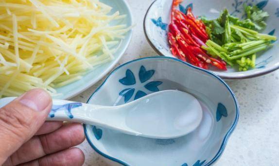 如何切土豆丝神器 552de8f117204ac6b0df96da0aee178c.jpeg