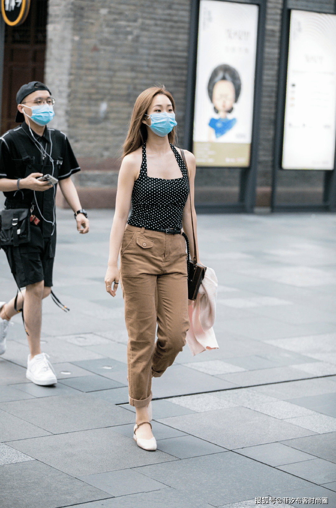 夏天穿的长袜子搭配指南 74e65a92b2844713b0825394538af8c6.png