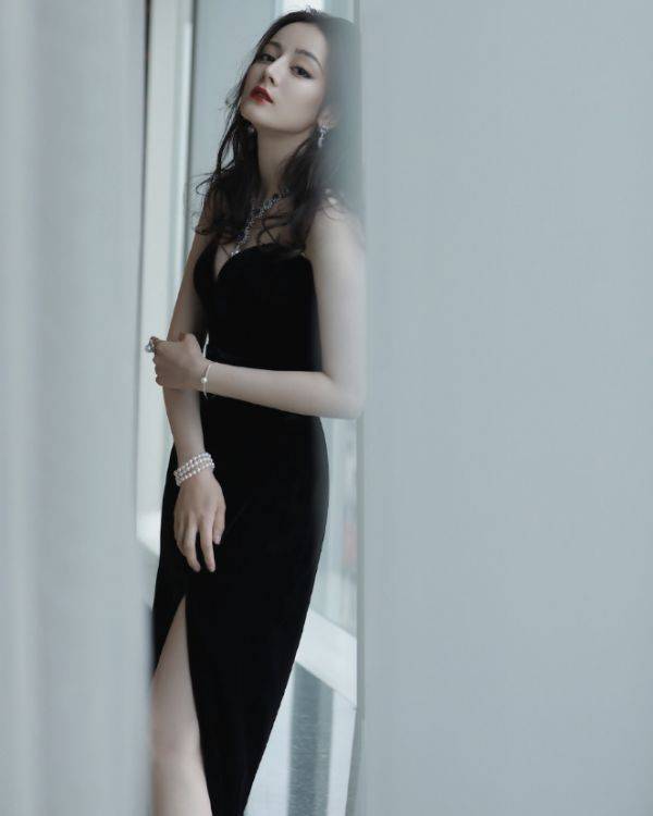 真照|迪丽热巴“真照”公开，看清她生图下的脸，再也不羡慕新疆人了