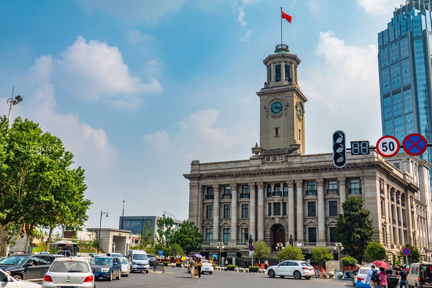 江汉关大楼,中国现存最早的三座海关大楼之一,曾为武汉最高建筑