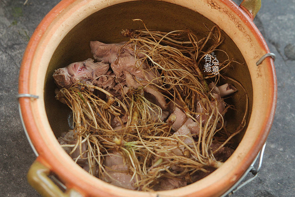 入秋后,广东人都爱用这"草根"煲汤,清凉回甘,经常熬夜
