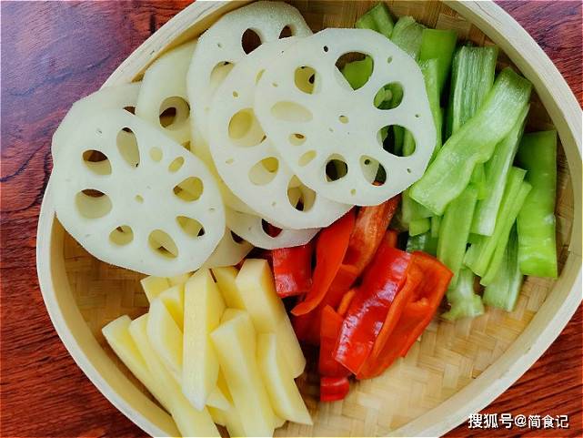 香辣|香辣开胃又下饭，一次20只不够吃大虾别再水煮了！教你新做法