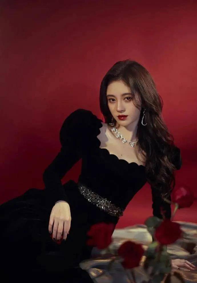 刘海|当毛发都在伪造的鞠婧祎失去刘海，场面瞬间窒息！