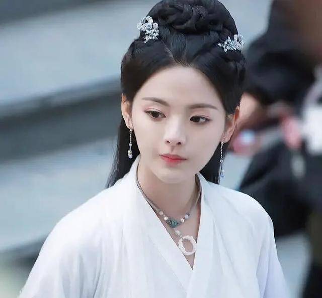 观众|原创《琉璃》热度不减，《且听凤鸣》表现平平，两部剧的差距在哪里？