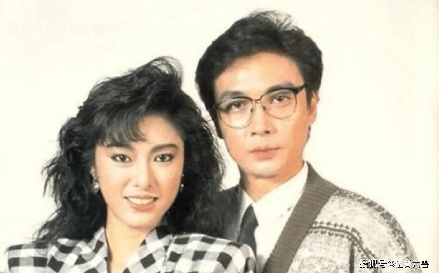 70岁刘松仁近照曝光,中风后身材明显消瘦